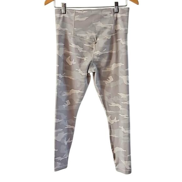 Athleta Women's Elation Camo 7/8 Tight Leggings - Gray/White, Size Medium - Picture 3 of 6